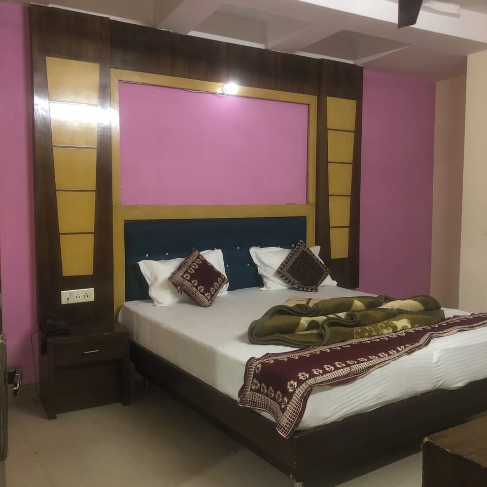 Deluxe Double Room | In-room safe, iron/ironing board, free WiFi