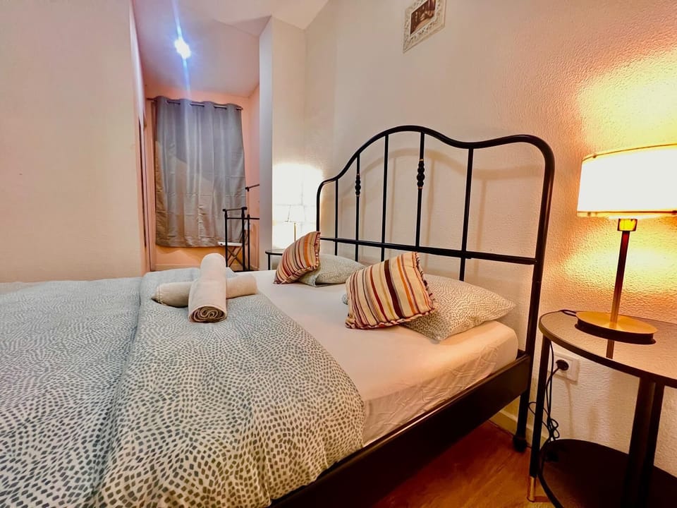 Basic Double Room | WiFi (free), individually decorated, individually furnished