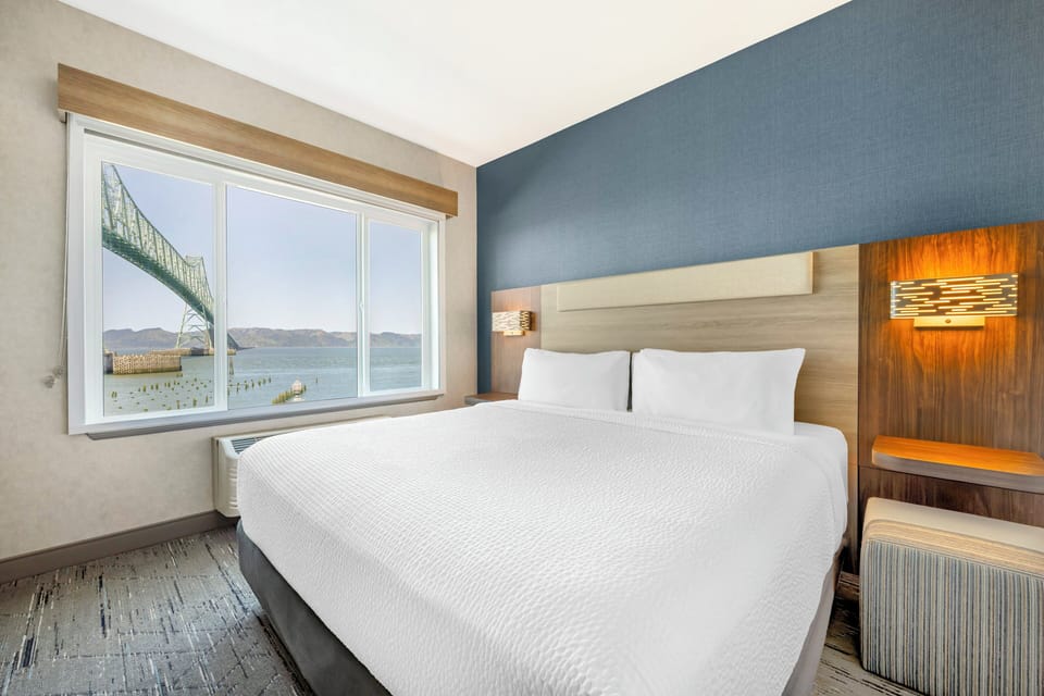 Suite, 1 King Bed with Sofa bed | Water view