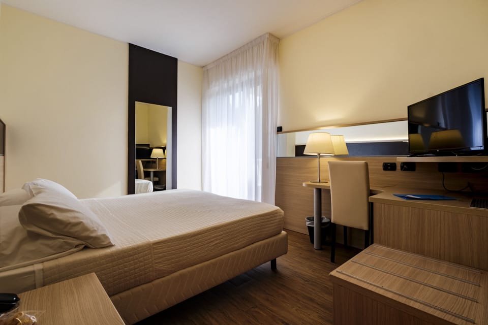 In-room safe, desk, iron/ironing board (on request), WiFi (free)