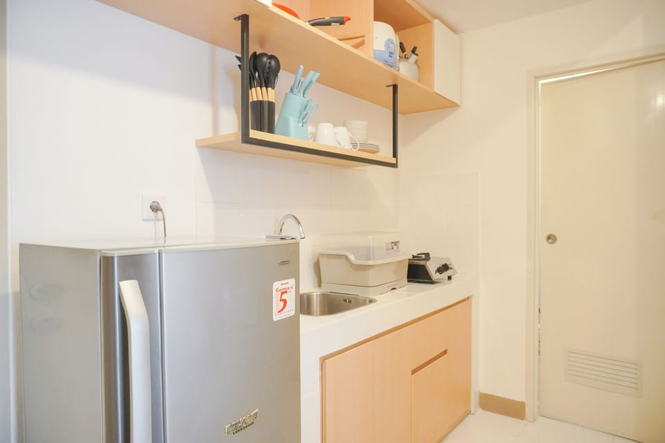 Deluxe Apartment | Private kitchen | Mini-fridge, stovetop, rice cooker
