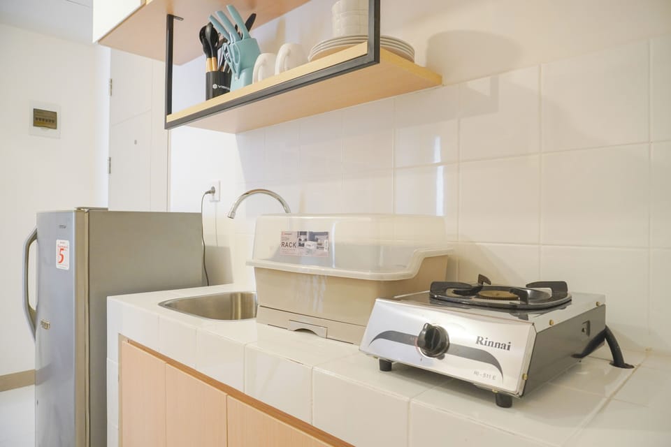 Deluxe Apartment | Private kitchen | Mini-fridge, stovetop, rice cooker