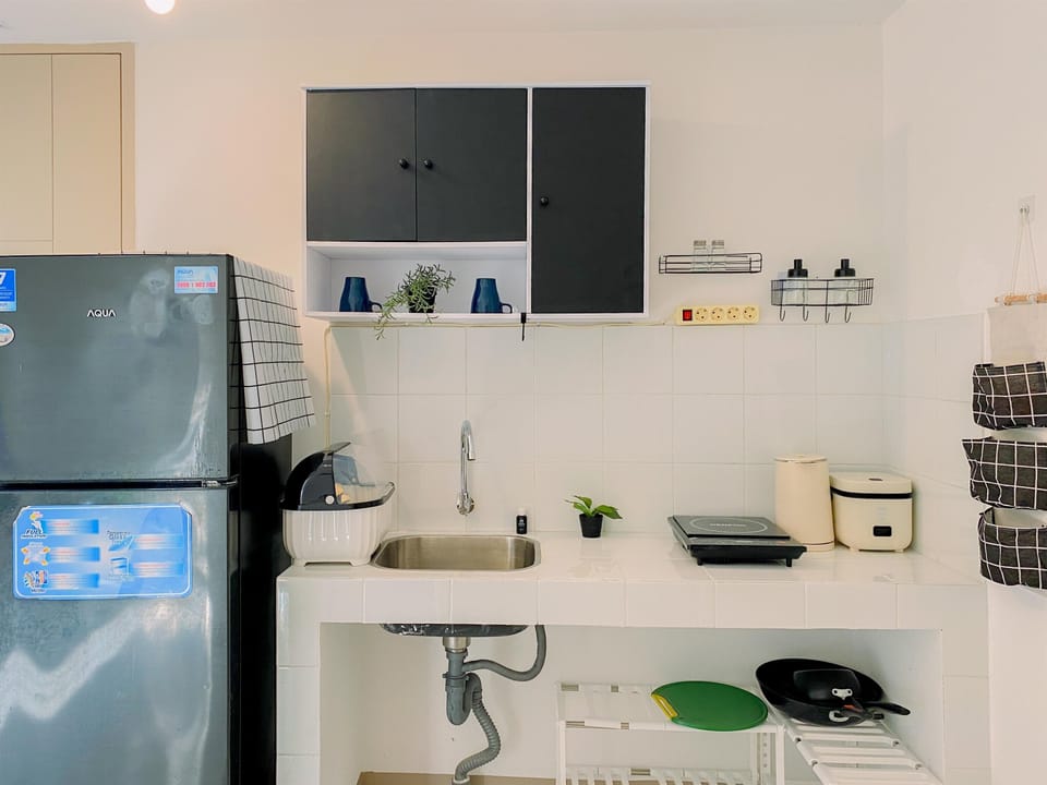 Apartment | Private kitchen | Fridge, stovetop, rice cooker, dining tables