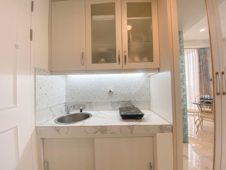 Studio | Private kitchen | Mini-fridge, stovetop, rice cooker, dining tables