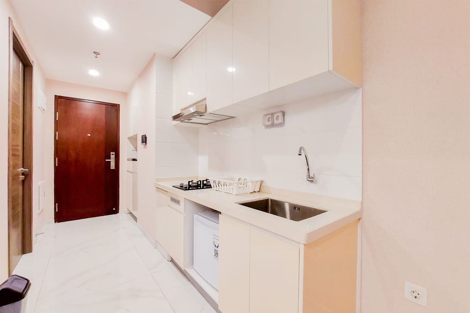 Deluxe Apartment | Private kitchen | Dining tables