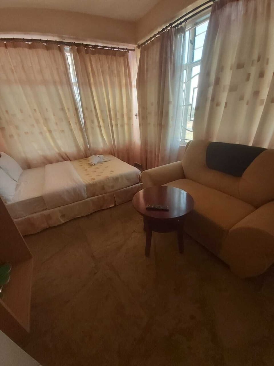 Laptop workspace, iron/ironing board, free WiFi