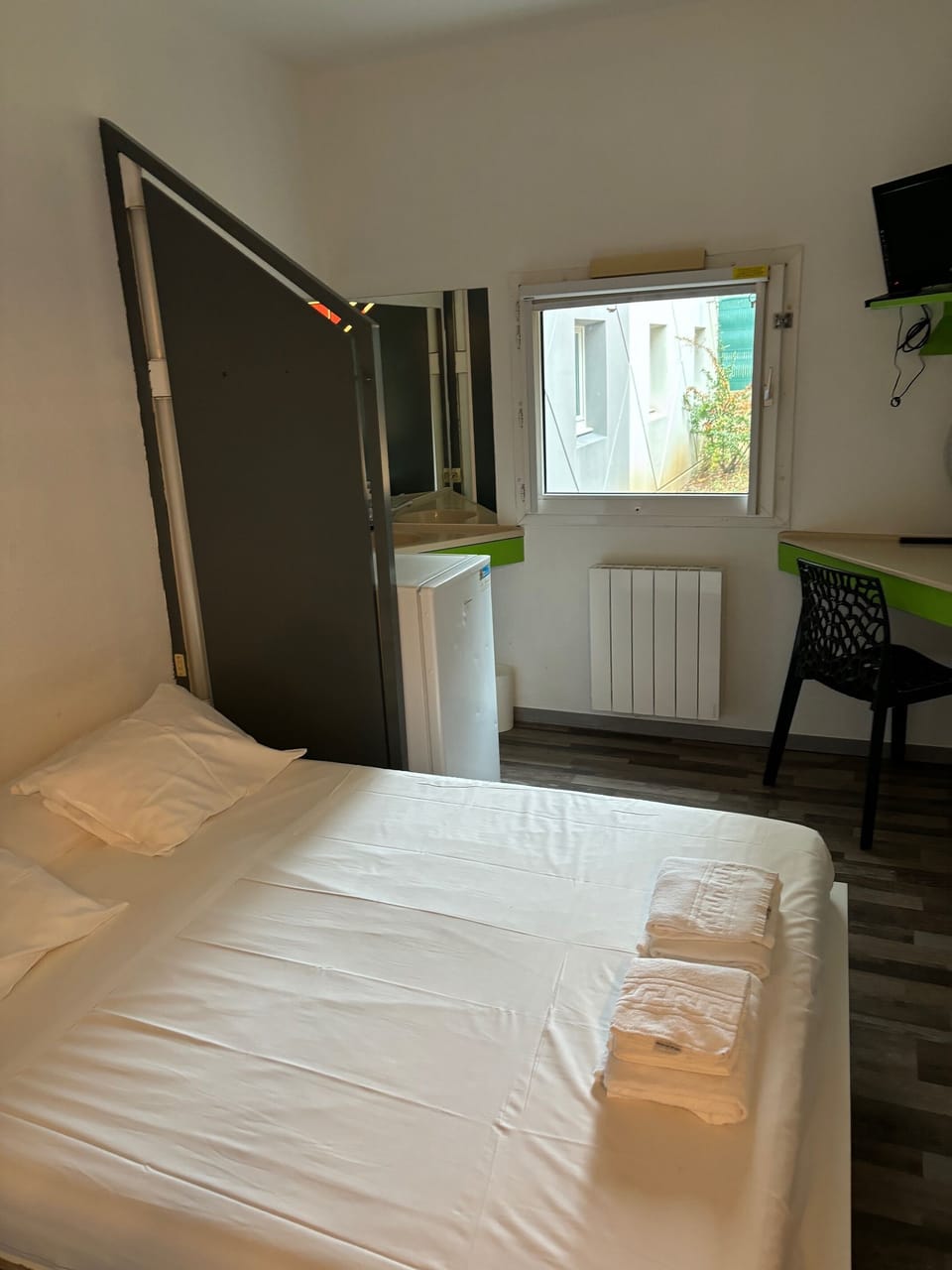 Economy Double Room Single Use | Soundproofing, free WiFi