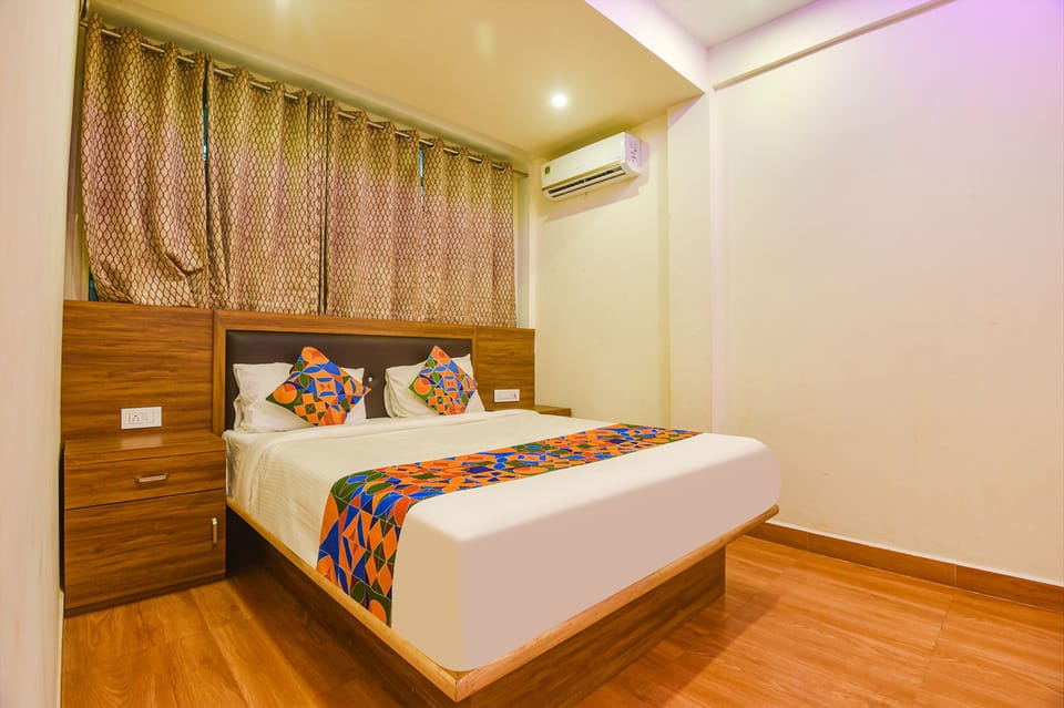 Luxury Suite | Egyptian cotton sheets, premium bedding, in-room safe, free WiFi
