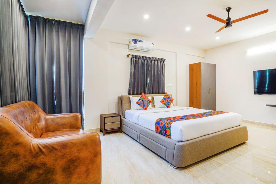Egyptian cotton sheets, premium bedding, in-room safe, free WiFi