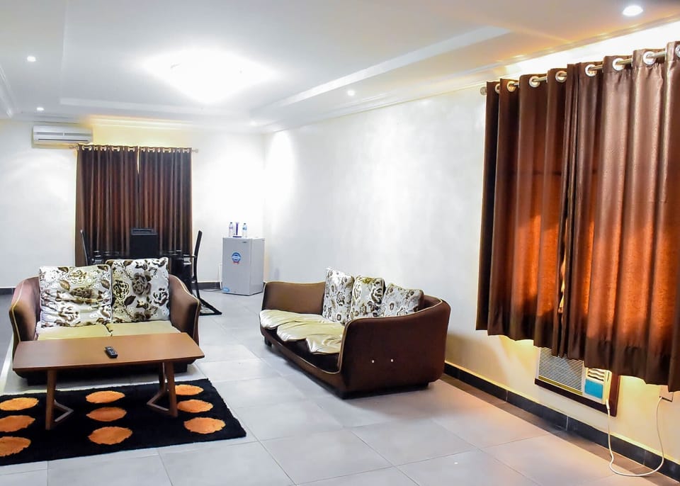 Economy Room, Balcony, City View | Living area