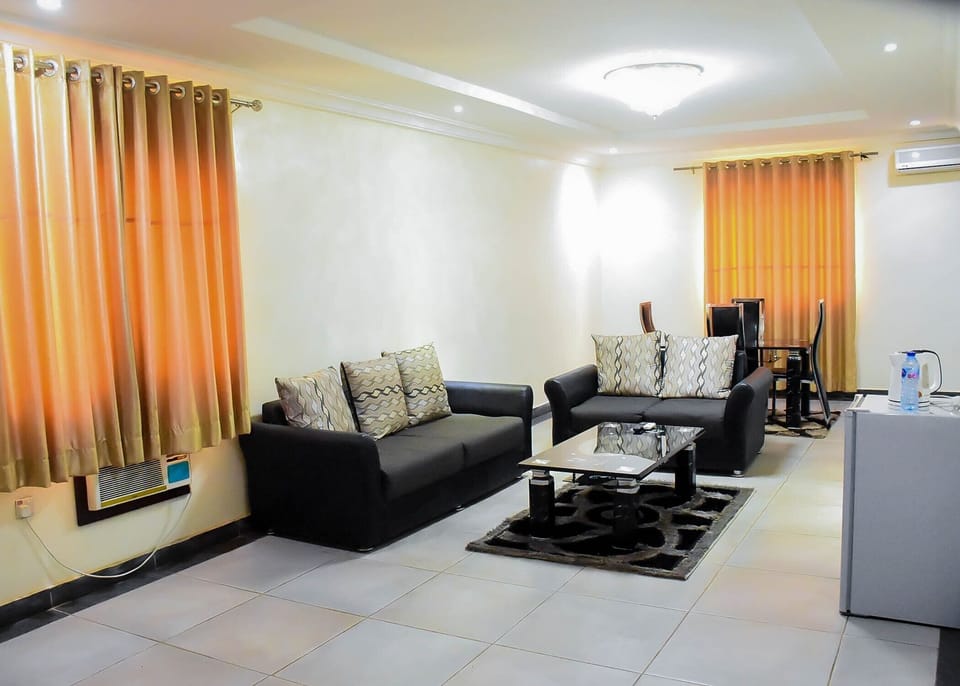 Economy Room, Balcony, City View | Living area