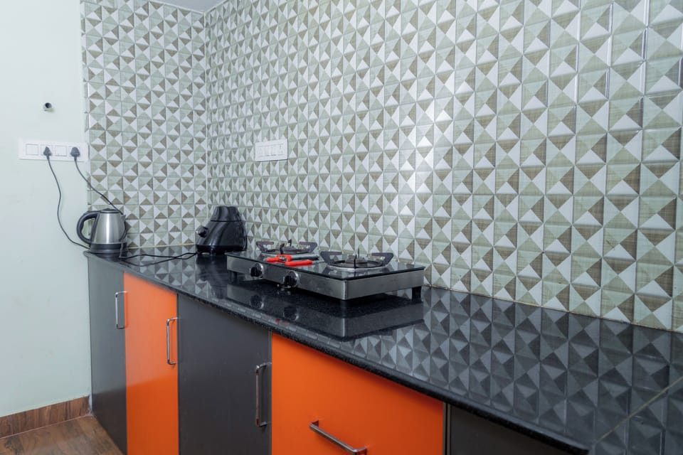 Family Apartment, City View | Private kitchenette