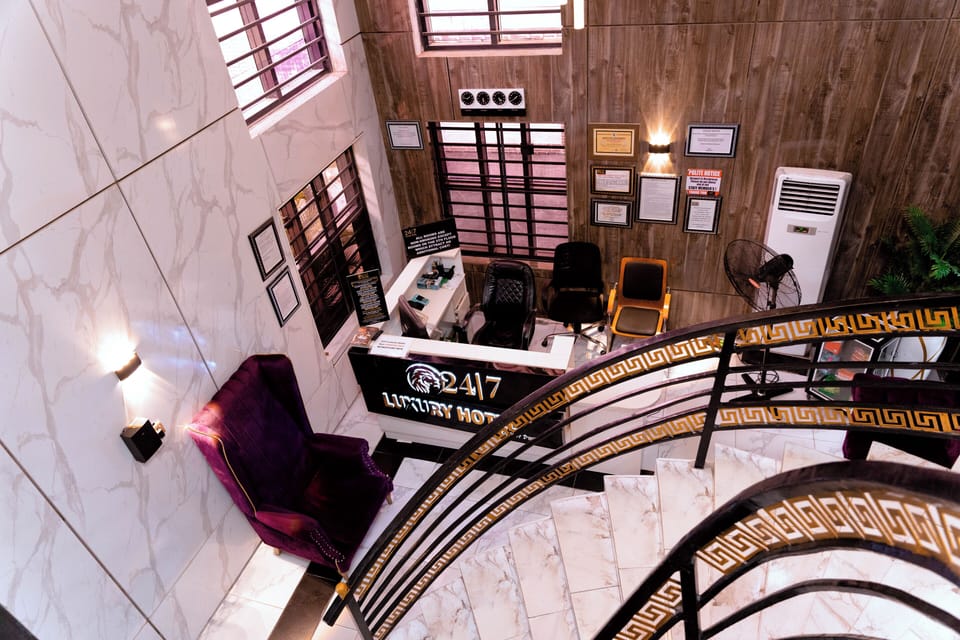 House | Lobby