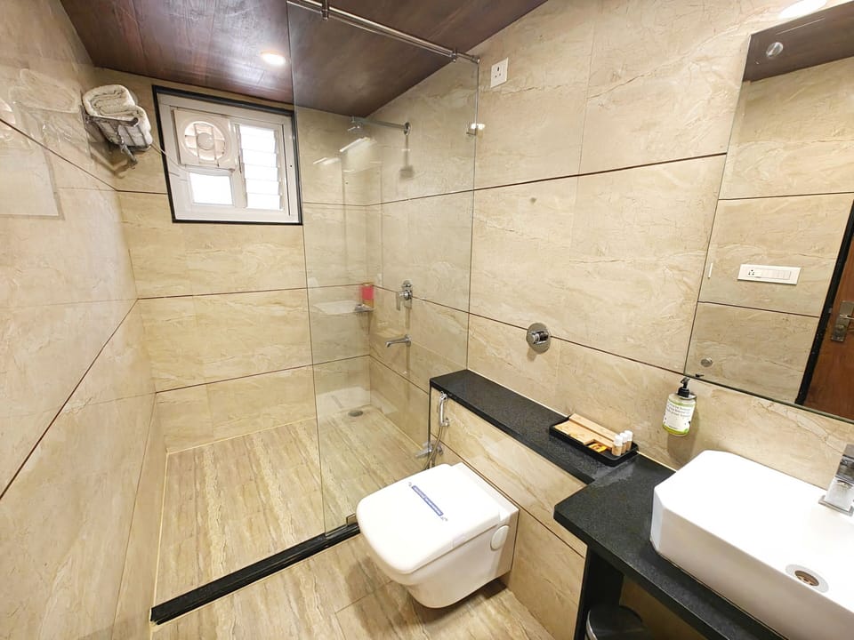 Luxury Suite, City View | Soundproofing, free WiFi, bed sheets