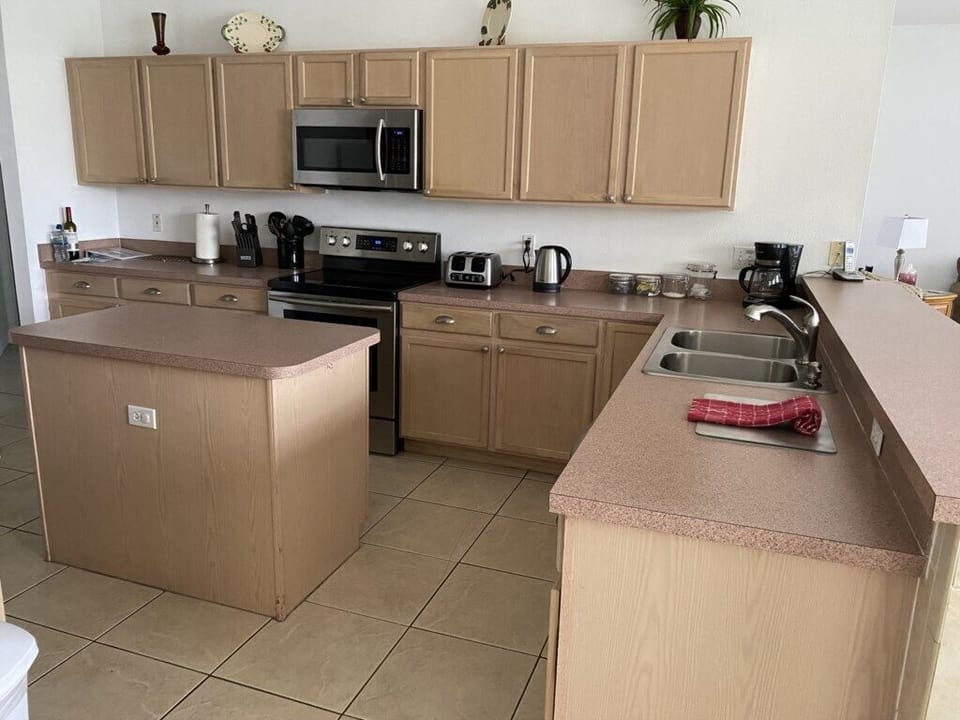 House, Multiple Beds, Pool Access, Pool View (Hampton Lakes Villa) | Private kitchen | Fridge, microwave, oven, stovetop