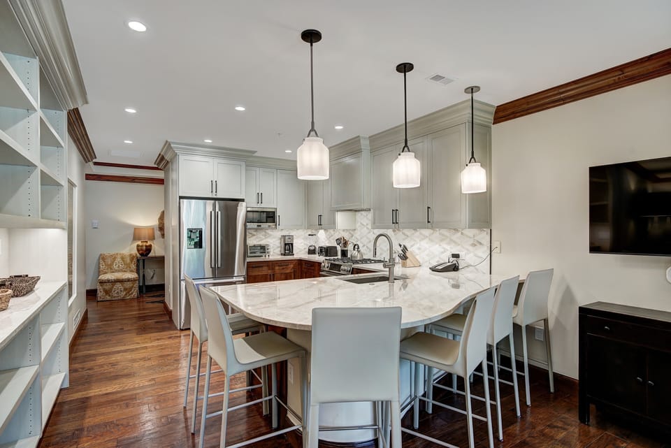 Condo, 3 Bedrooms | Private kitchen | Fridge, oven