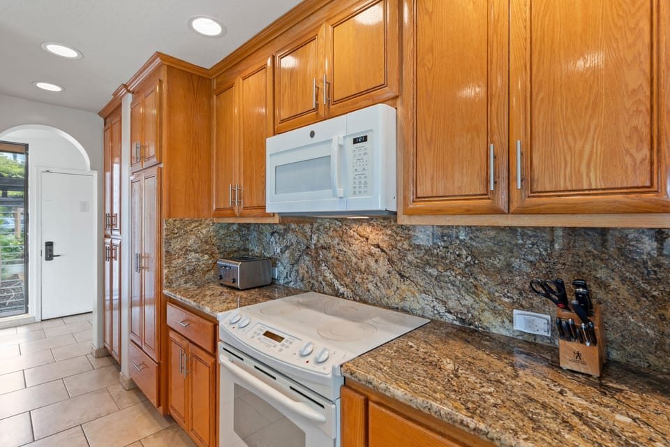 Condo, 2 Bedrooms | Private kitchen | Coffee/tea maker, fridge, oven, toaster