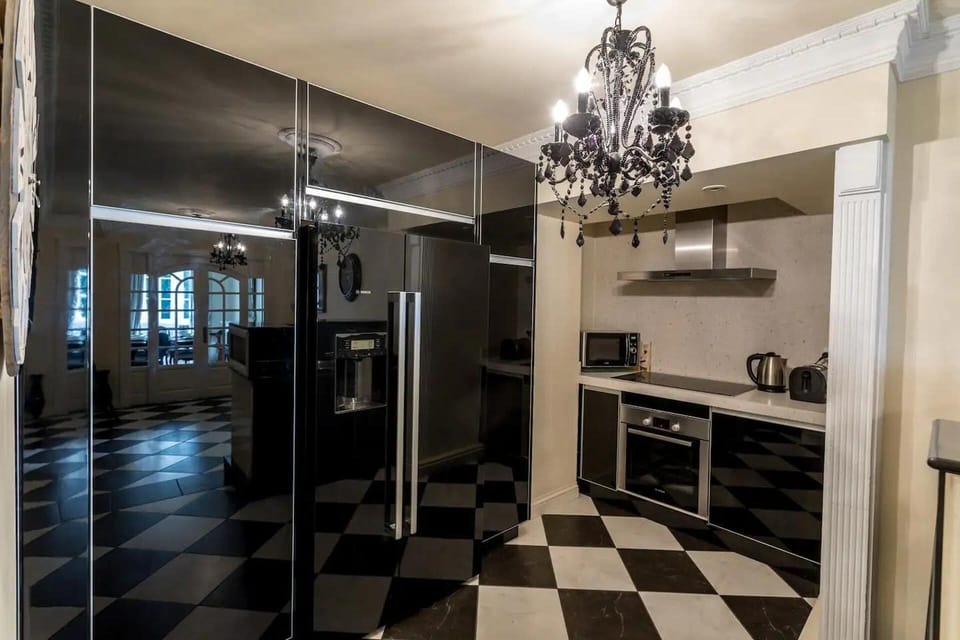 House | Private kitchen | Fridge, microwave, oven, stovetop