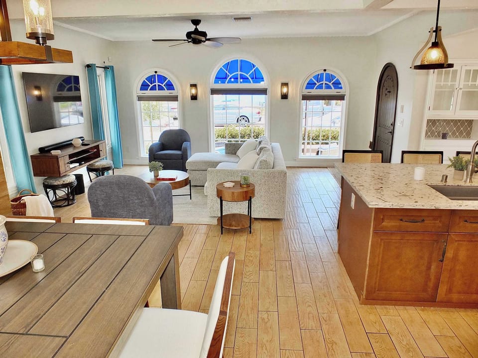 House, Multiple Beds, Patio, Garden View (Belmont Shore Beach House) | Interior