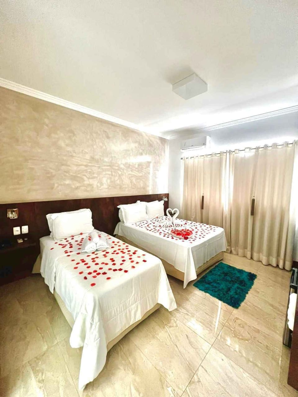 Deluxe Suite, 1 Bedroom, Air conditioning | Minibar, desk, free WiFi