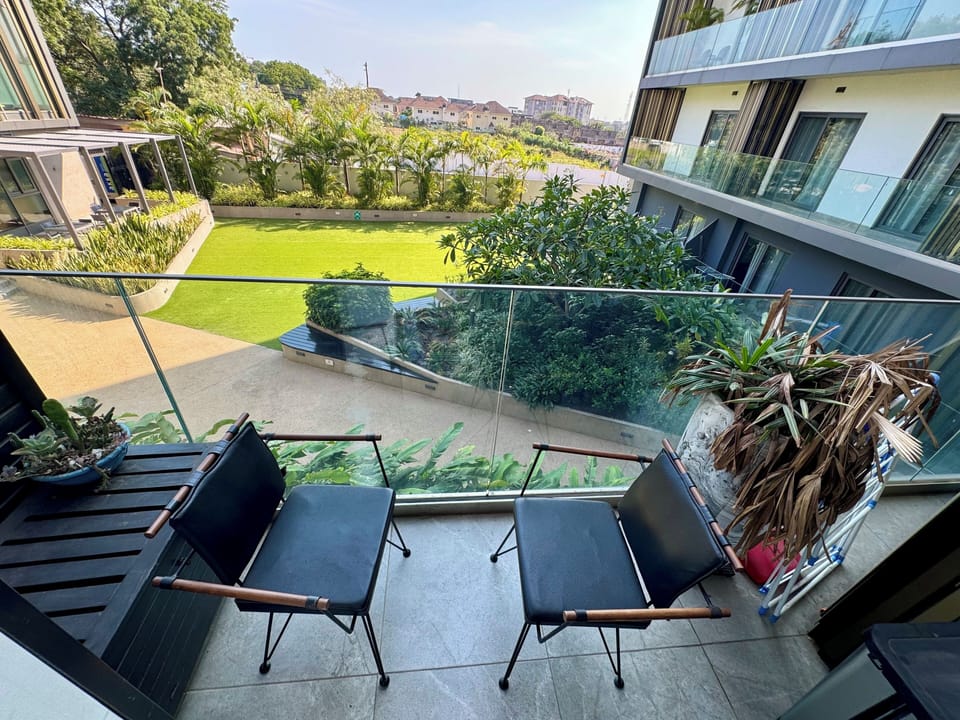Deluxe Studio Suite, Courtyard View | Terrace/patio