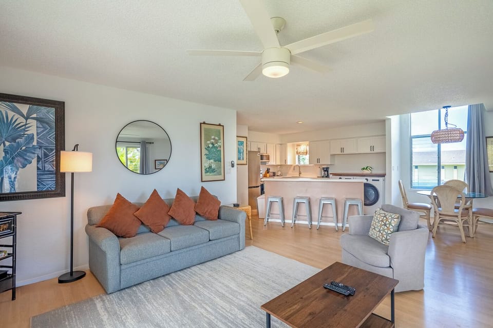 Condo, Multiple Beds, Balcony, Mountain View (2201) | Living area