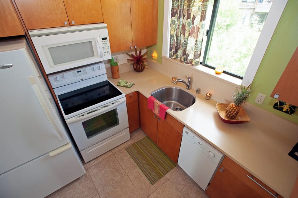 Condo, Multiple Beds, Balcony, Ocean View (G8) | Private kitchen | Coffee/tea maker