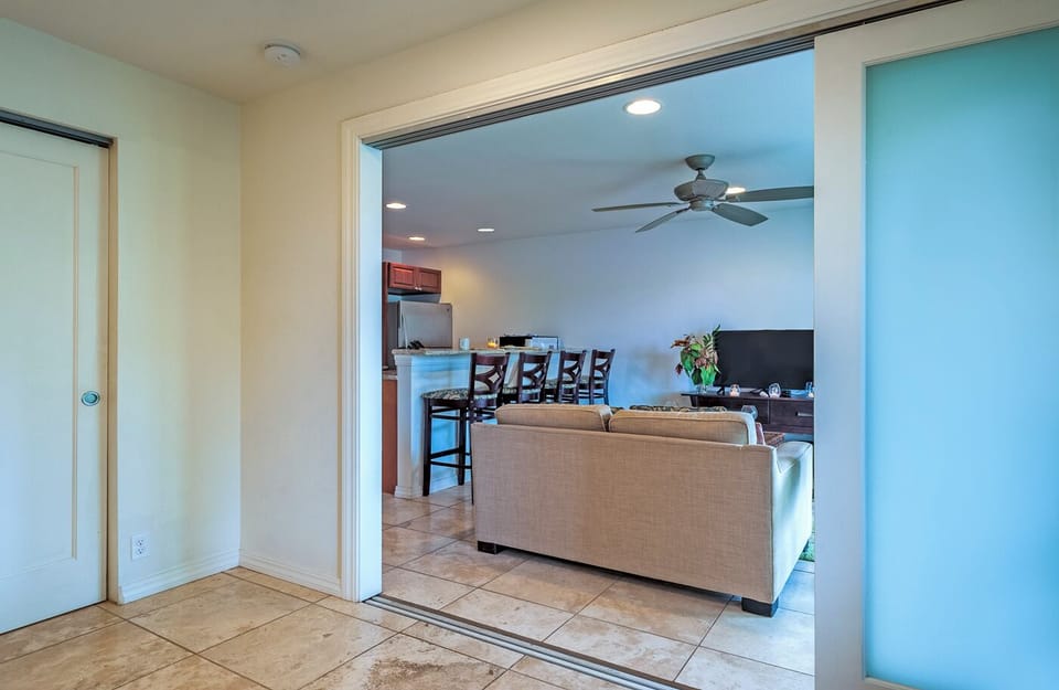 Condo, 1 King Bed with Sofa bed, Balcony, Pool View (218) | Interior