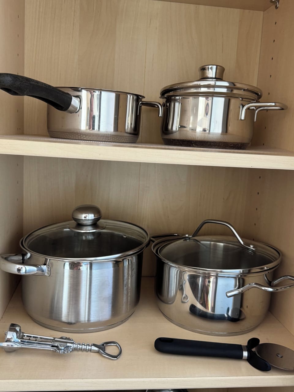 Comfort House | Private kitchen | Fridge, microwave, oven, stovetop