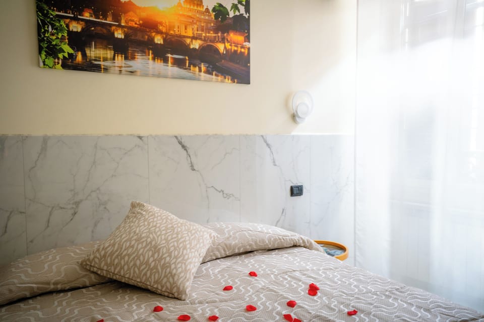 Basic Double or Twin Room | Bathroom | Shower, hair dryer, bidet, towels