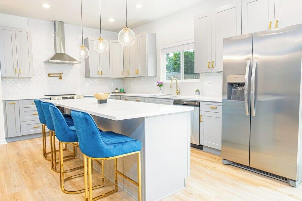 House (4 Bedrooms) | Private kitchen | Microwave, oven, stovetop, coffee/tea maker