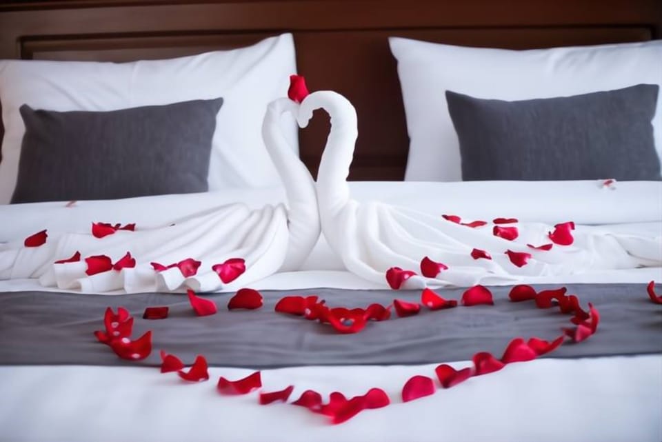 Deluxe Single Room, Balcony, City View | Hypo-allergenic bedding, desk, laptop workspace, bed sheets