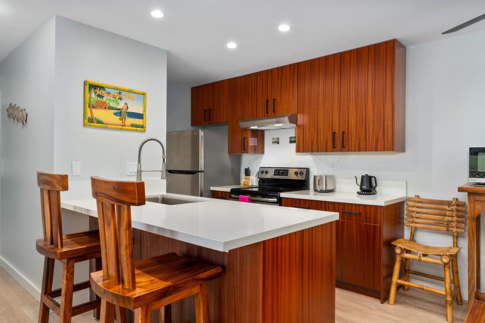 Townhome, 2 Bedrooms | Private kitchen | Fridge, oven, stovetop, coffee/tea maker