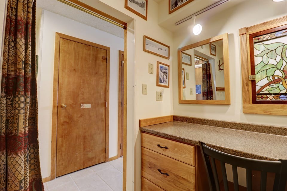 Condo, 3 Bedrooms | Interior