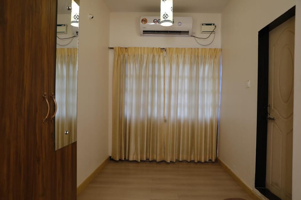Standard Double Room | Living area