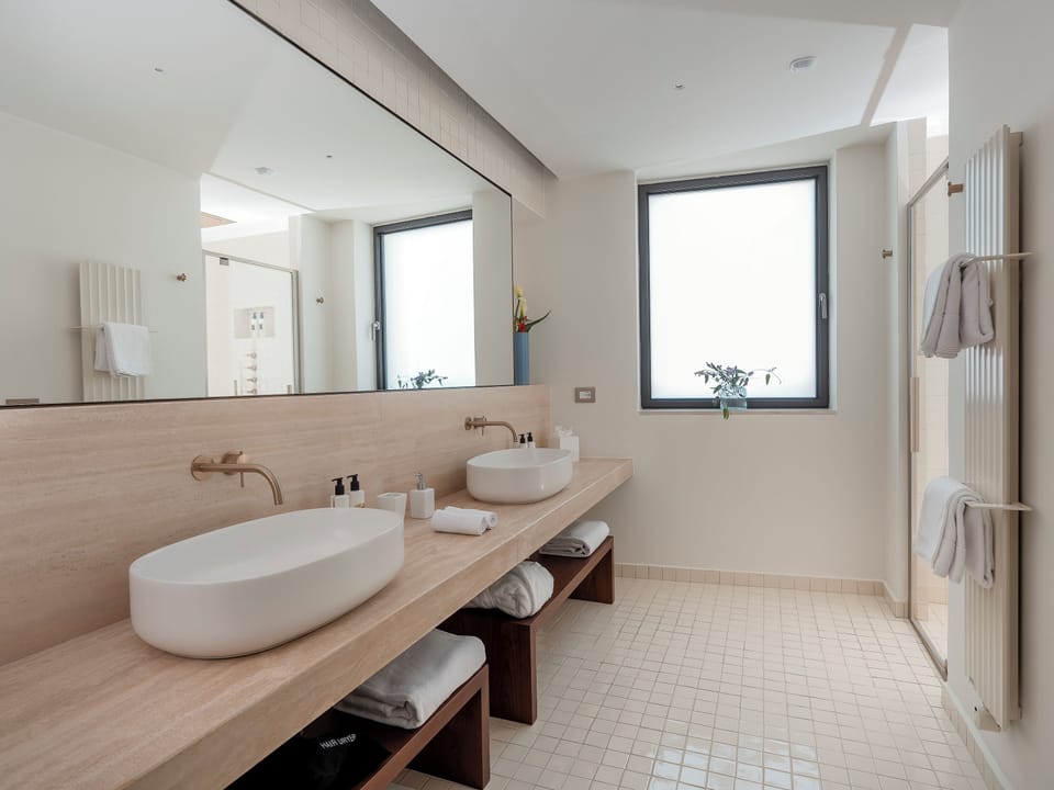 Suite | Bathroom | Shower, rainfall showerhead, designer toiletries, hair dryer