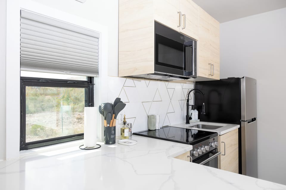 Economy Apartment, Kitchen | Private kitchen | Fridge, microwave, oven, stovetop