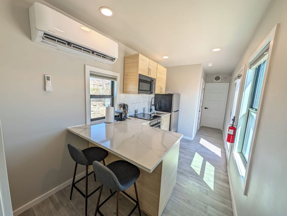Economy Apartment, Kitchen, Mountain View | Private kitchen | Fridge, microwave, oven, stovetop