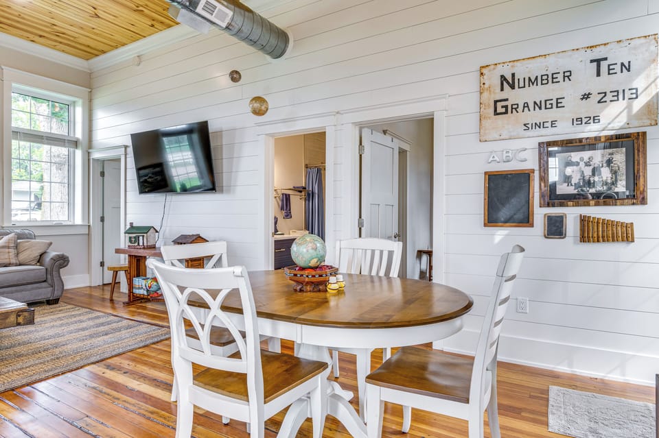 House (2 Bedrooms) | Interior