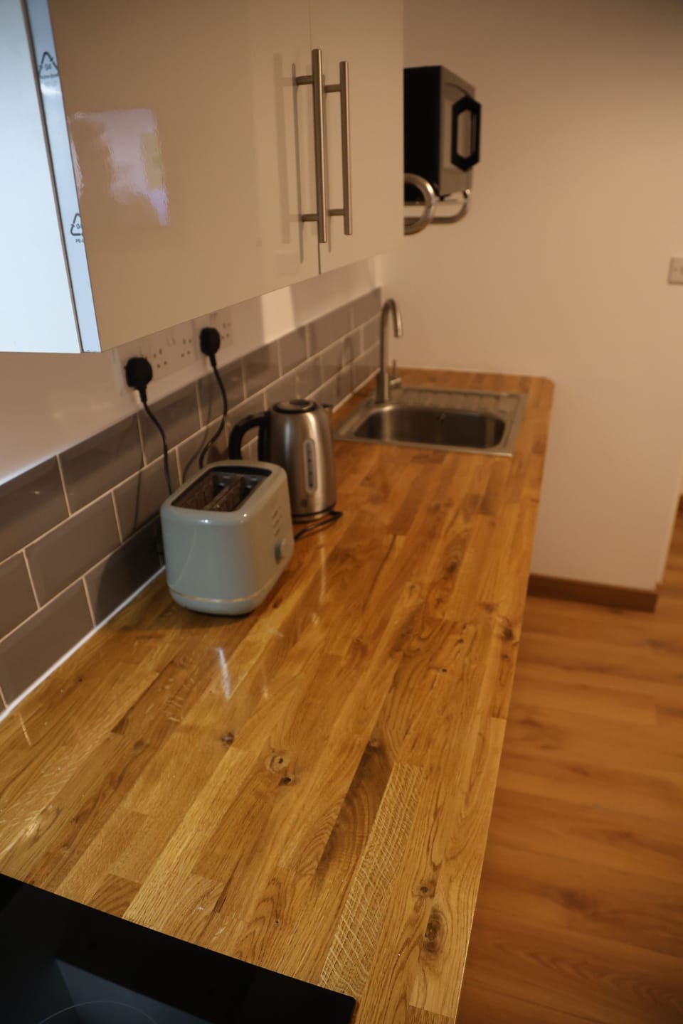 Deluxe Studio | Private kitchen | Electric kettle, toaster