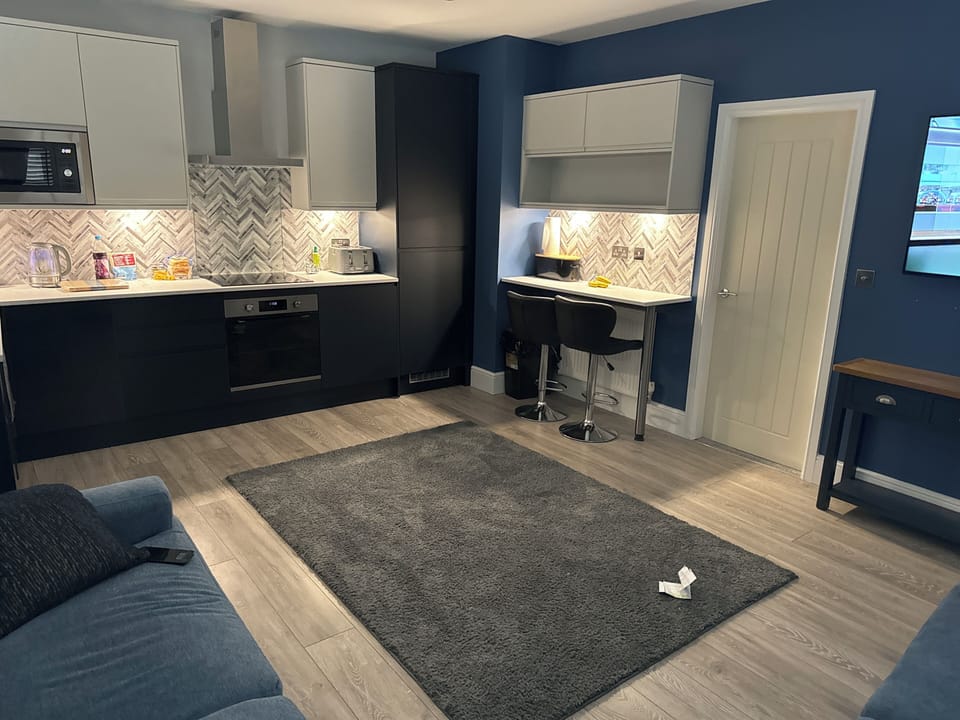 Apartment | Private kitchen | Fridge, microwave, oven, stovetop