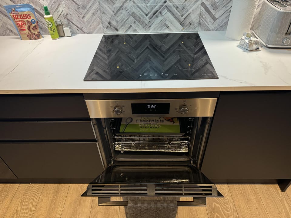 Apartment | Private kitchen | Fridge, microwave, oven, stovetop