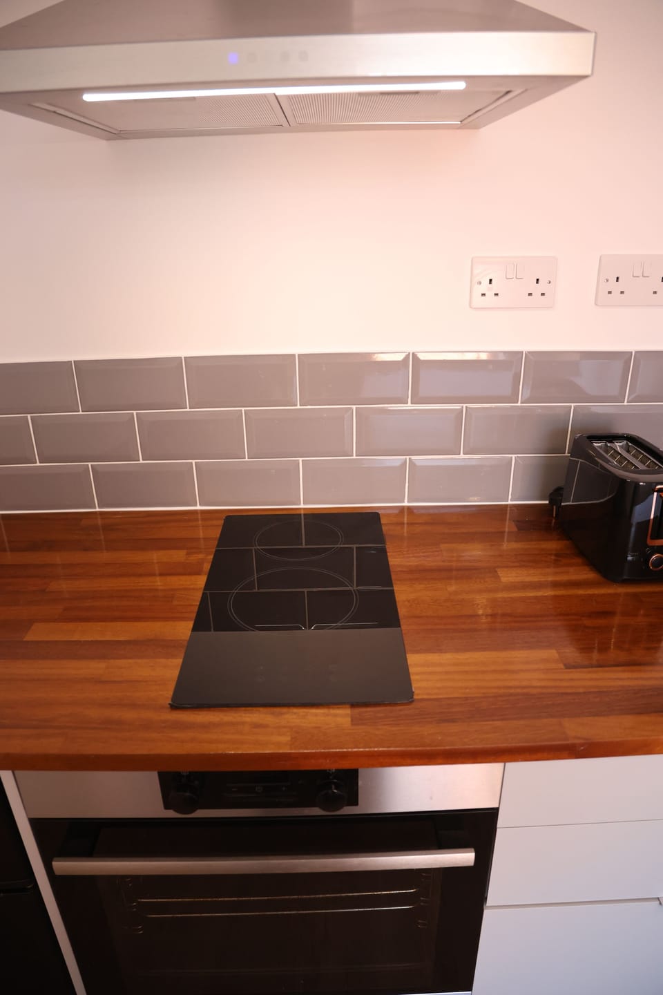 Deluxe Studio | Private kitchen | Electric kettle, toaster