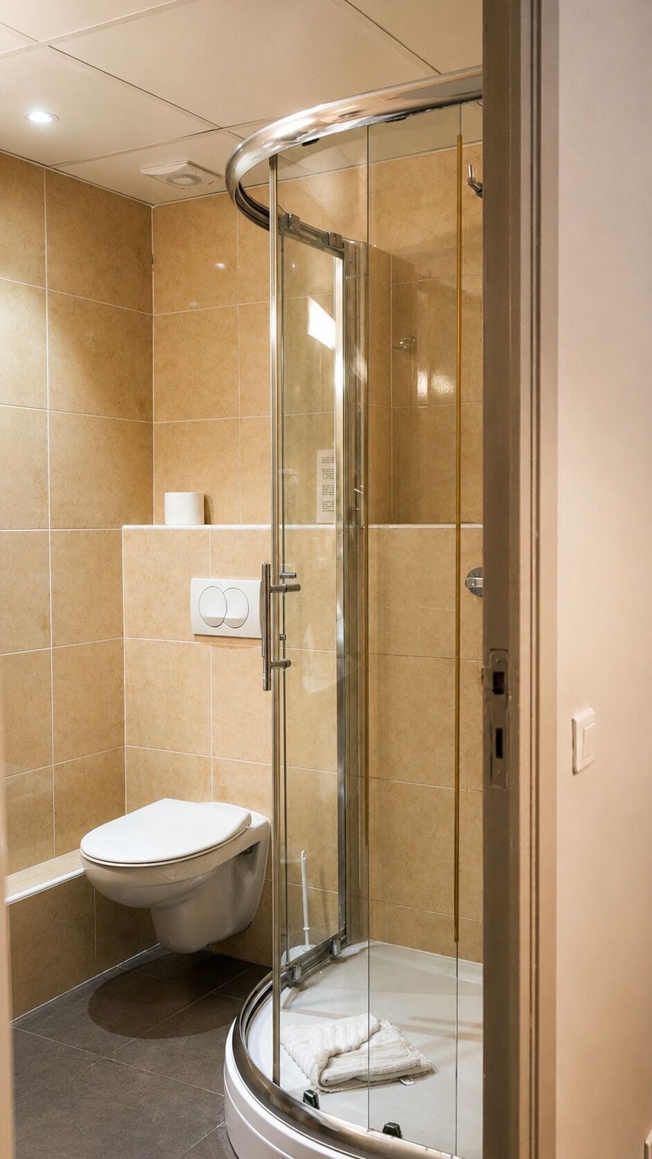 Comfort Double Room | Bathroom | Shower, free toiletries, hair dryer, bathrobes