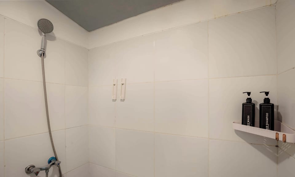 Standard Room | Bathroom | Shower, bidet, towels, soap