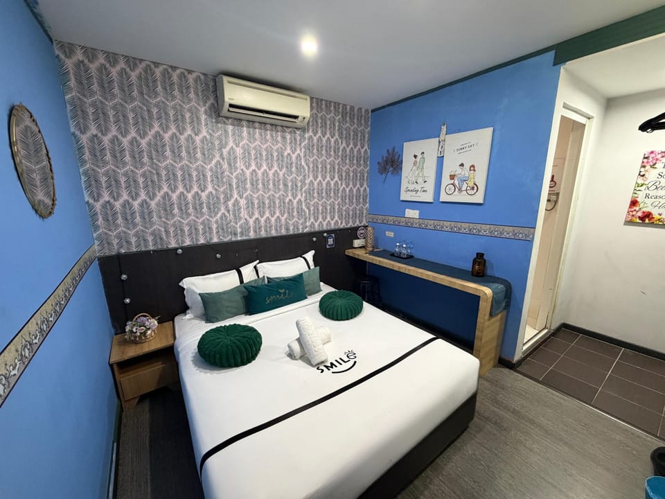 Romantic Room | Desk, soundproofing, iron/ironing board, free WiFi