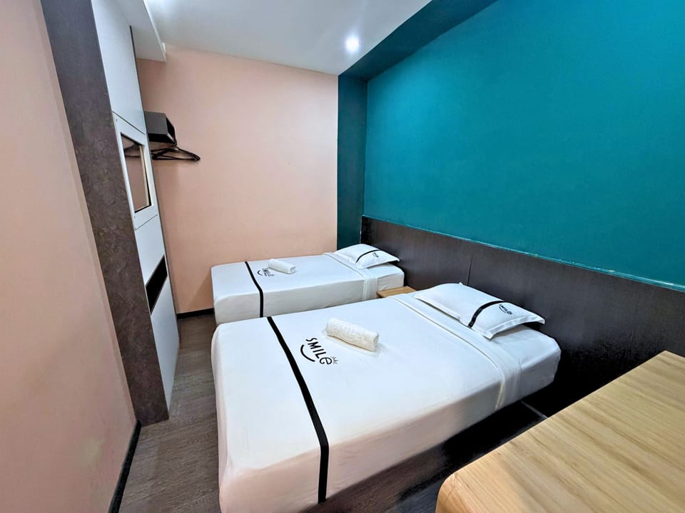 Twin Room | Desk, soundproofing, iron/ironing board, free WiFi