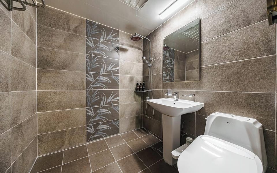Deluxe Double Room | Premium bedding, laptop workspace, free WiFi