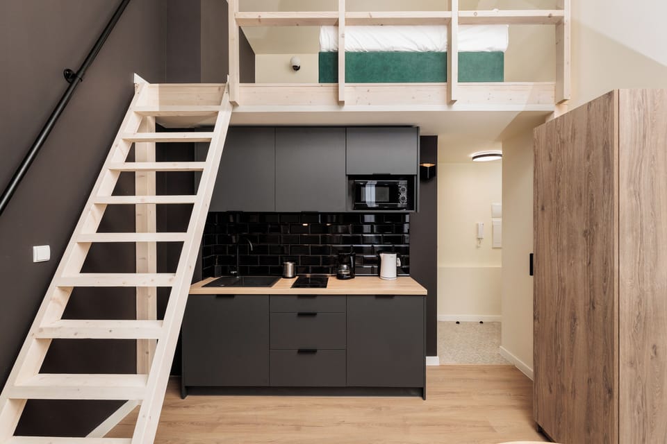 A2. Krowoderska 55 | Private kitchenette | Fridge, microwave, stovetop, cookware/dishes/utensils