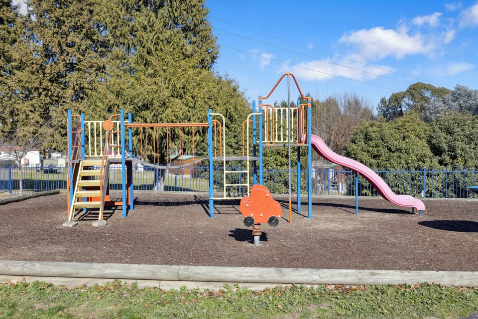 Canberra Holiday Village Campground/ 
RV Resort in Canberra